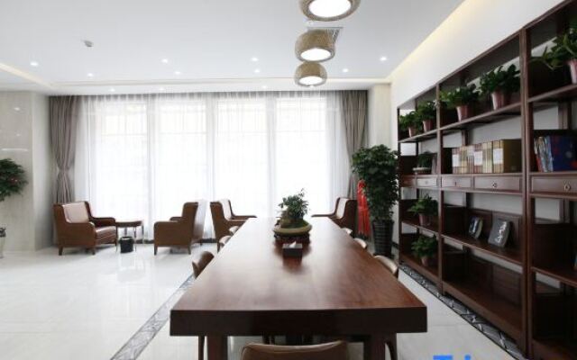 World Hotel (Yangxin Guanxing Commercial Building)