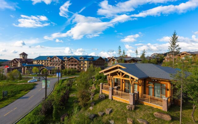 Changbaishan Luneng Resort Maplewood Chalet
