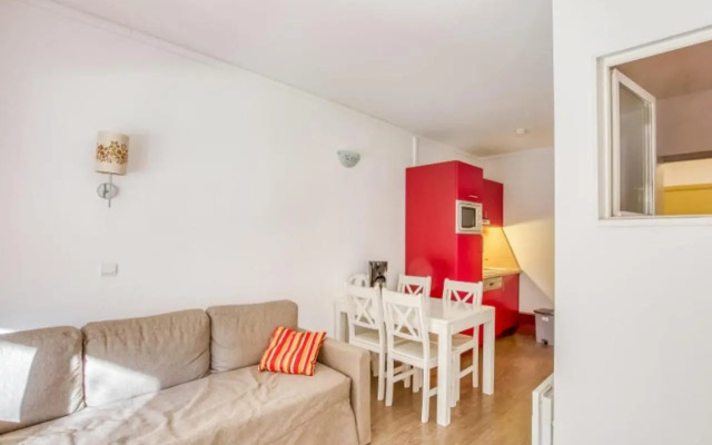 Flat With Swimming Pool Near The Beach