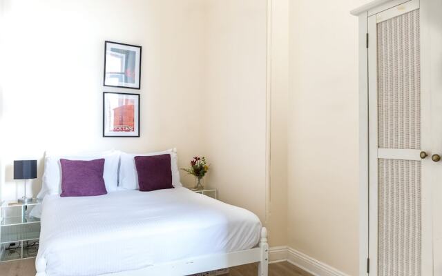 Bright Two BR Period Apartment in Whitechapel