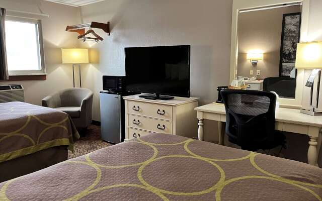 Super 8 by Wyndham Indianapolis/Emerson Ave