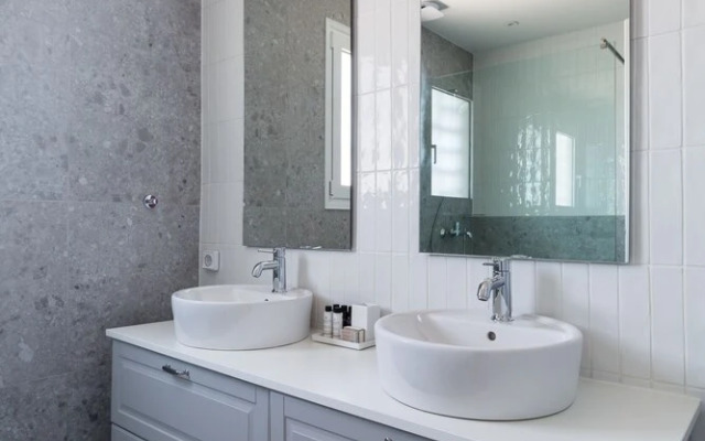 UPSTREET Elegant Luminous 3BD Apt-Kolonaki