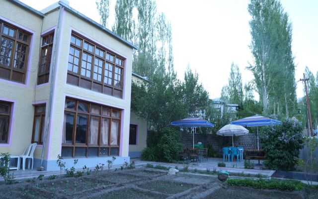 OYO 14558 Magsoom Guest House