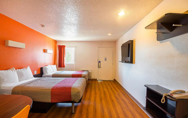 Motel 6-Blue Springs, MO