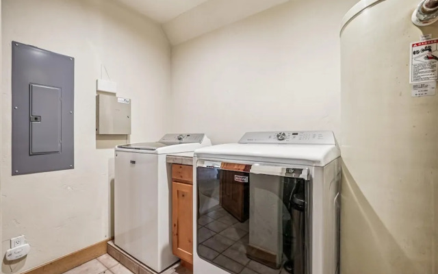 Little Bear Lodge 4 Bedroom Home