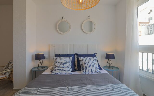 Sunny Terrace Apartment, Old Town Views