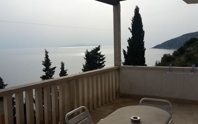 Apartment Dragomil - beautiful sea view: A1  Sveta Nedjelja, Island Hvar
