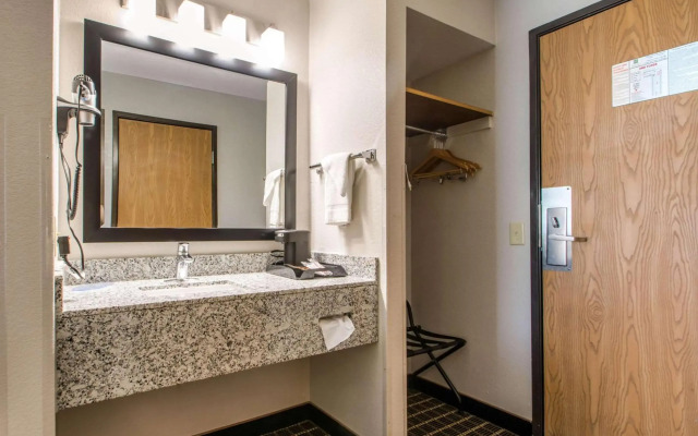 Quality Inn Madison West Near University Area