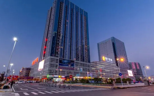 Guilin Fantasy Space Hotel Apartment