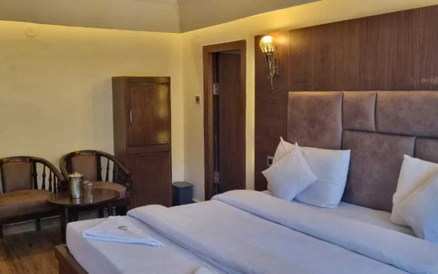 Goroomgo Mohan Palace Dalhousie