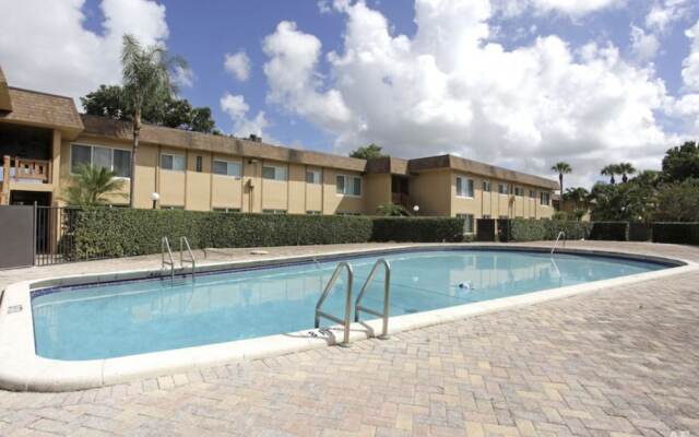 Lauderdale Lakes Getaway