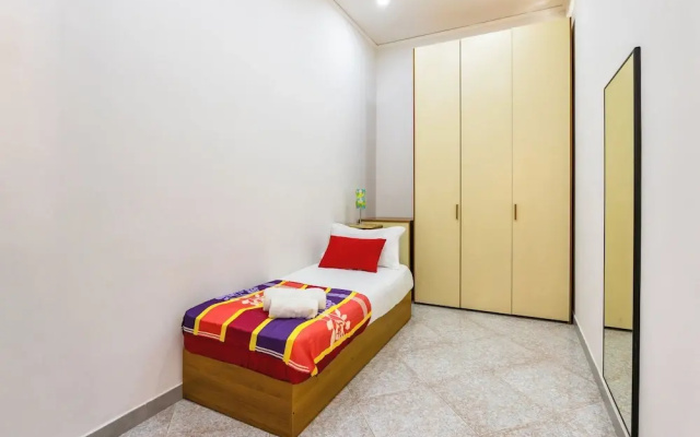 Red Comfort Flat Near Garibaldi Station