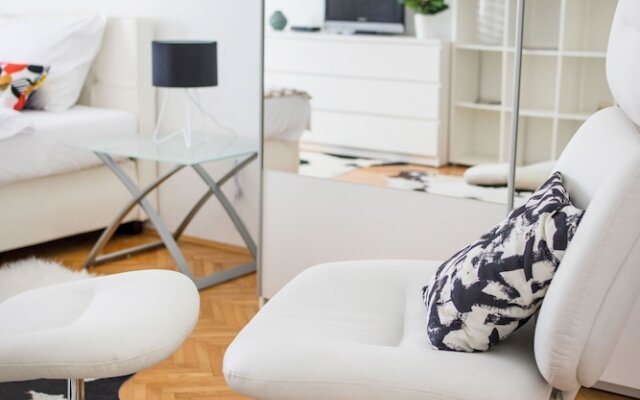 Spacious 2bdr Apartment on Tkalciceva Street