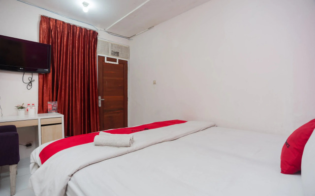 RedDoorz Plus near Mall Kelapa Gading