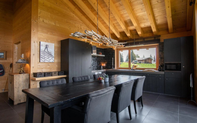 Anna Isabelle Penthouse