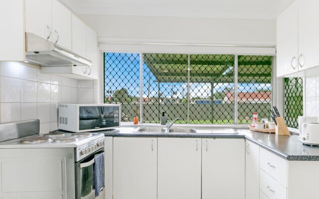 Fairfield 3 Bedroom House with PARKING