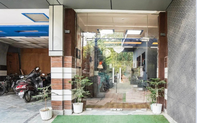 OYO Townhouse 1077 Hotel travel time
