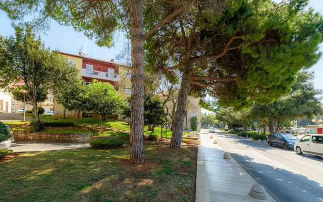 Pretty Apartment Near Golf Course