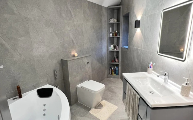 Stunning 1-bed Studio in Greenford