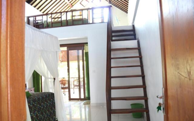 Blue Star Bungalows & Cafe