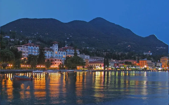 Sorriso Apartment Gardone Riviera Center