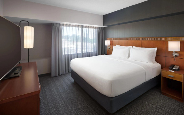 Courtyard By Marriott Shelton