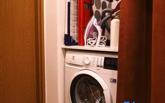 High standard + private cinema + close to Old Town