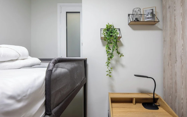 Cesily 2-Bedroom Apartment in Athens