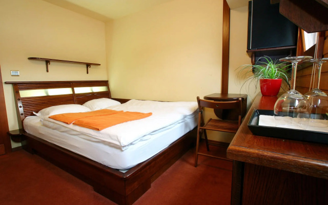Boat Hotel Matylda