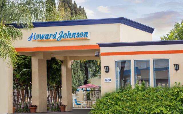 Howard Johnson Hotel & Suites by Wyndham Orange