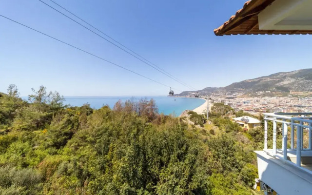 Superb Flat With Nature View and Balcony in Alanya