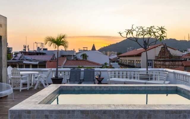 w 3BR Duplex Penthouse With Private Pool