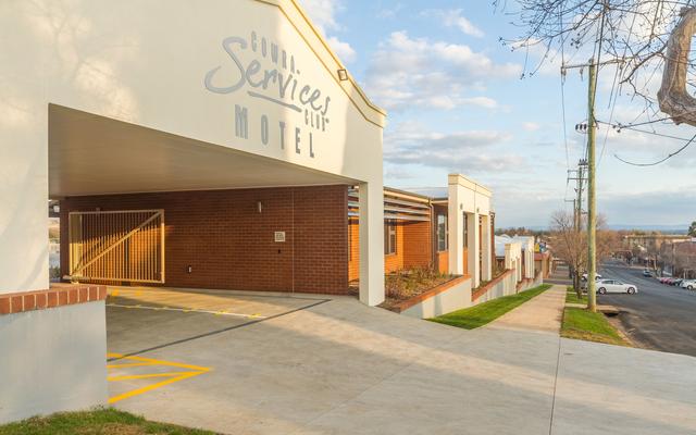 Cowra Services Club Motel