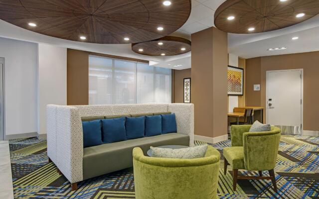 Holiday Inn Express Milwaukee Downtown by IHG