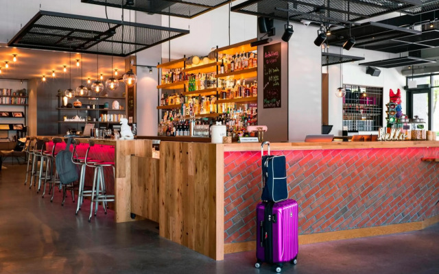Moxy Chicago Downtown