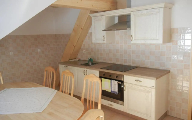 Apartments and rooms Tolc