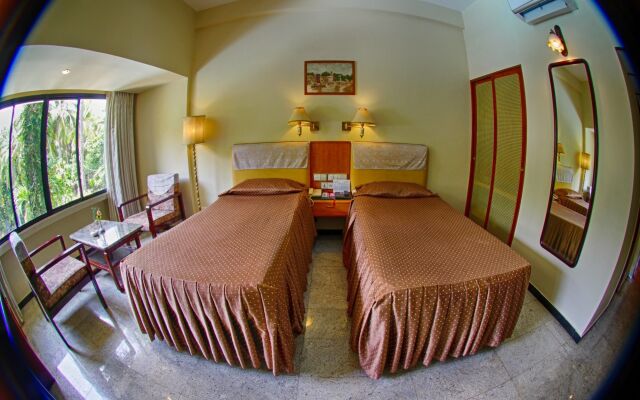 Hotel Parisutham