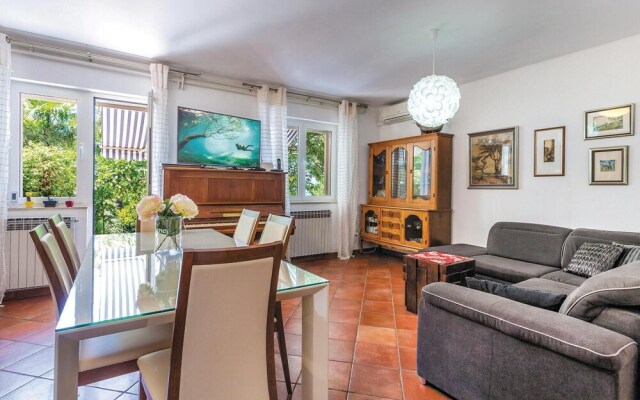 Awesome Home in Podstrana With Wifi and 3 Bedrooms