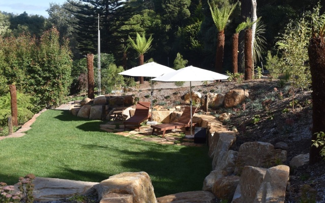 Garden Cottage at Fern Falls Cottages – Outside – Melbourne