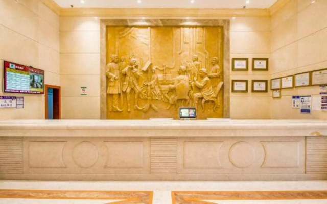 Vienna Hotel (Chongzhou High Speed Railway Station)