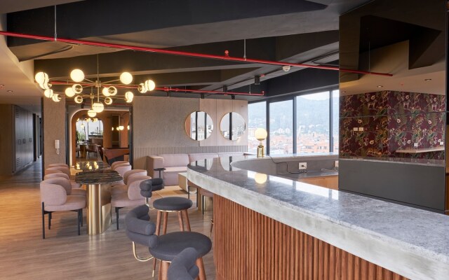 Icon 100 Studio Loft 300