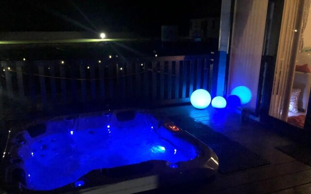 Skywalker 51 2 Bedroom With Hot Tub