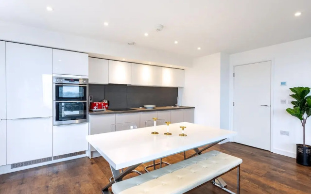 Stunning Brentford Penthouse