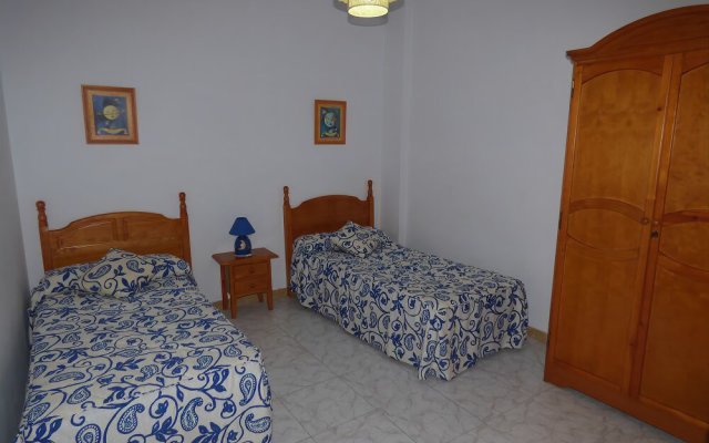 Cadiz 102479 3 Bedroom Apartment By Mo Rentals