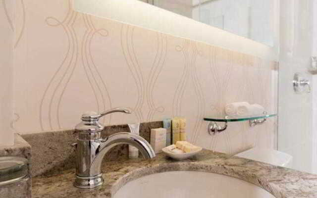 The Algonquin Resort St. Andrews by-the-Sea, Autograph