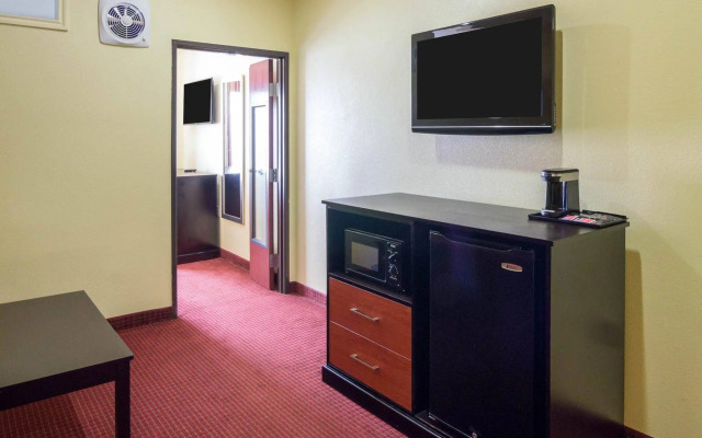 Quality Suites Houston IAH Airport - Beltway 8