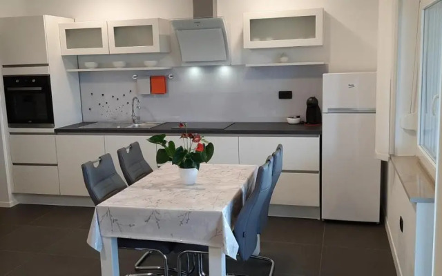 Seaview APARTMENTS HOJA