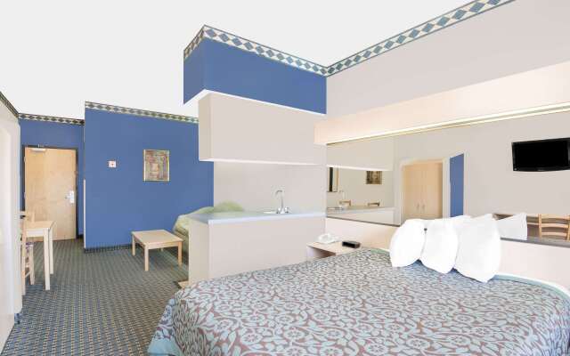 Days Inn & Suites by Wyndham Hutchinson