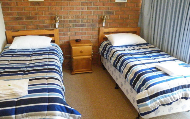 Pacific Heights Holiday Apartments and Munn’s Tower House