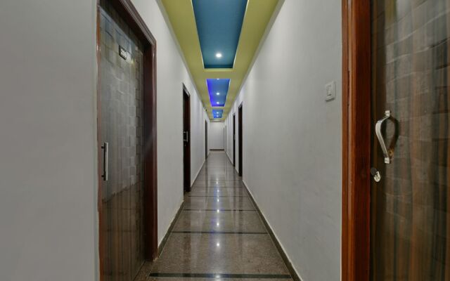 OYO 13588 Mahaveer International